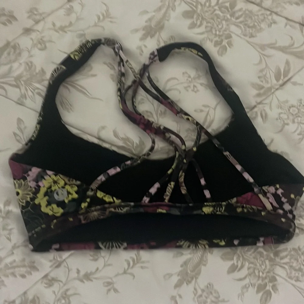 Lululemon - Picture 2 of 3